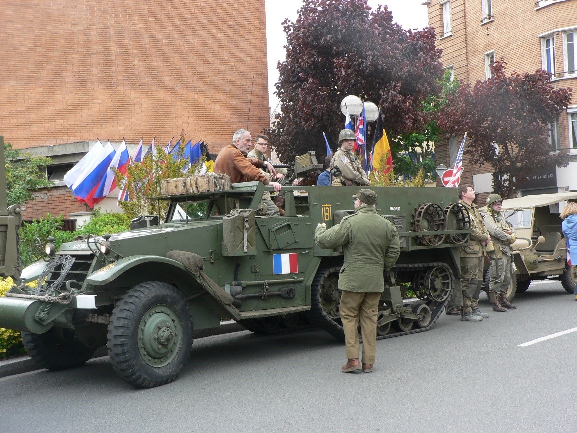 Cortège véhicules militaires
