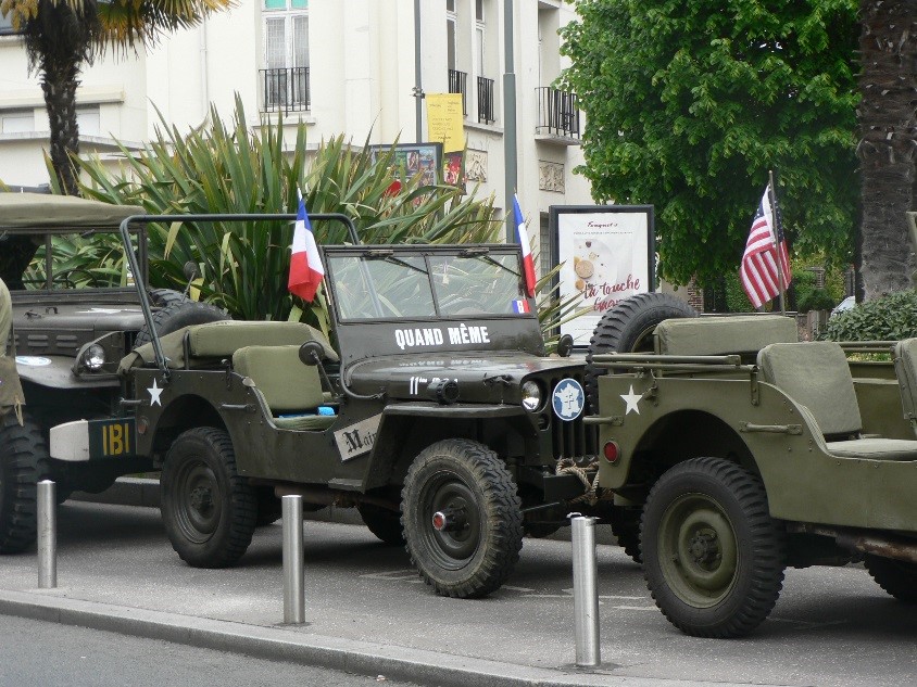 Cortège véhicules militaires