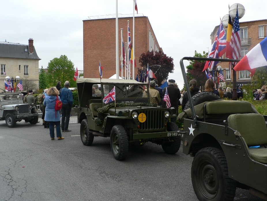 Cortège véhicules militaires