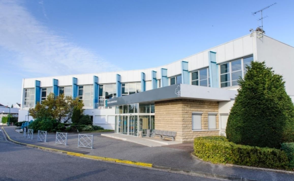 Piscine de Taverny (photo du site valparisis.fr)
