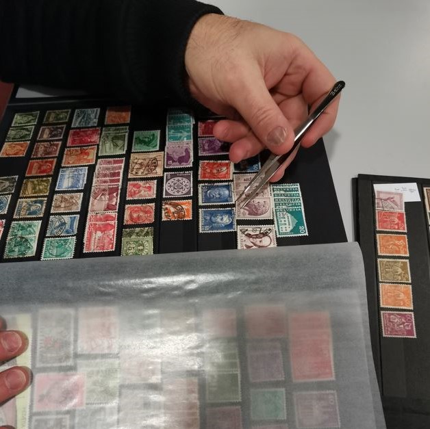 Collectionneur de timbres - Photo de Robin Boitard