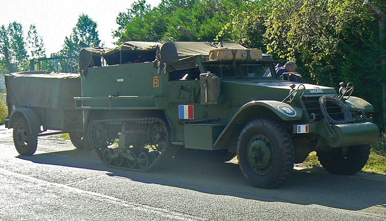 Véhicule militaire