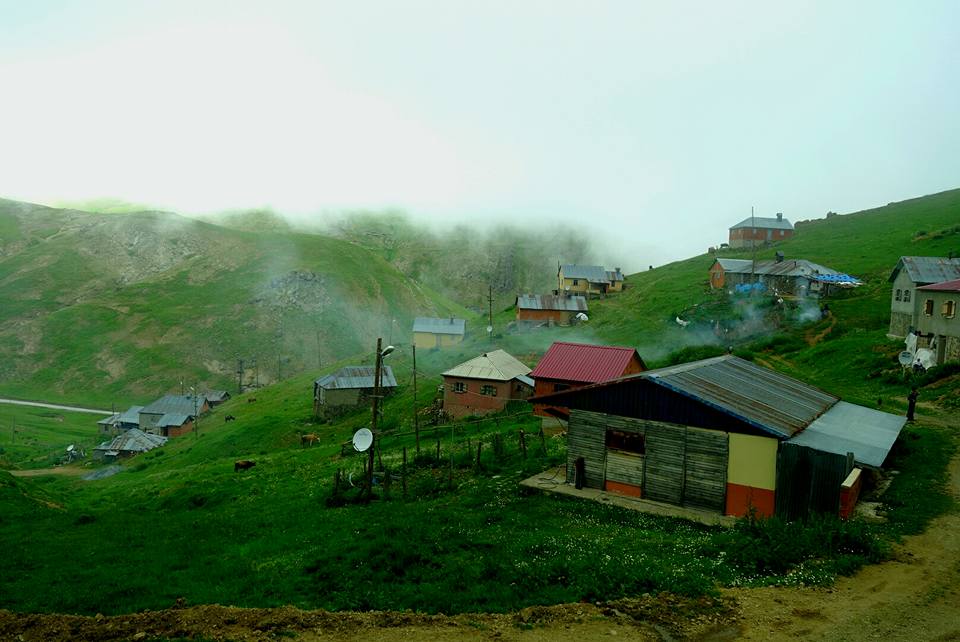 Turquie - Petit village perdu dans les nuages