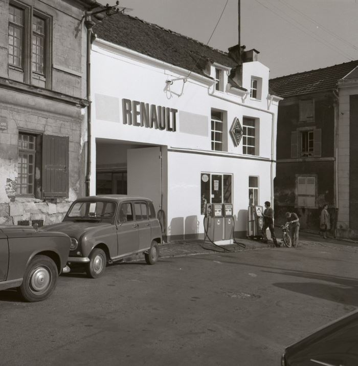 Garage de la place Château Gaillard (studio Plotard - Montmorency)