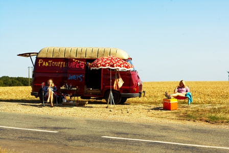 Ludivine Sagnier et Diane Kruger et le camping car