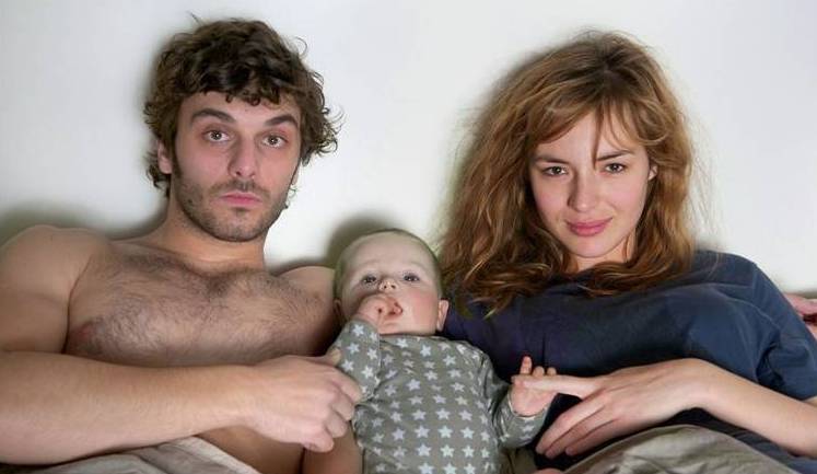 Pio Marmaï et Louise Bourgoin et le petit du film