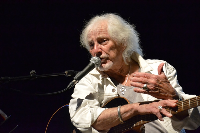 Hugues Aufray face aux élèves de Taverny