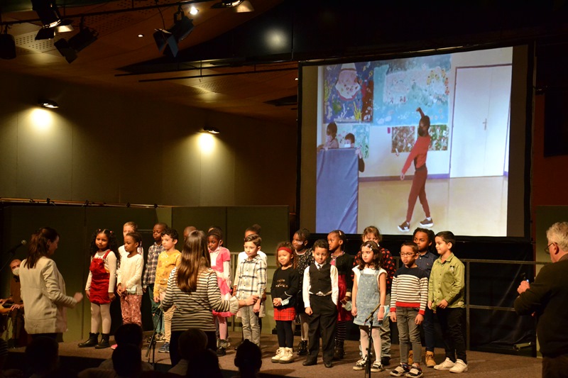 Les enfants de Franconville chantent Maxime le Forestier