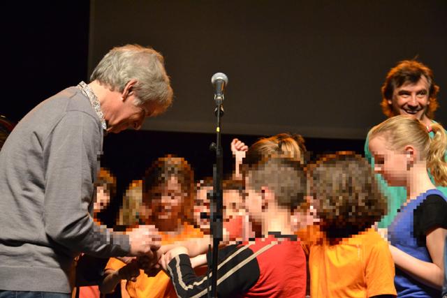 Séance d'autographes pour Yves Duteil avec les enfants de Taverny