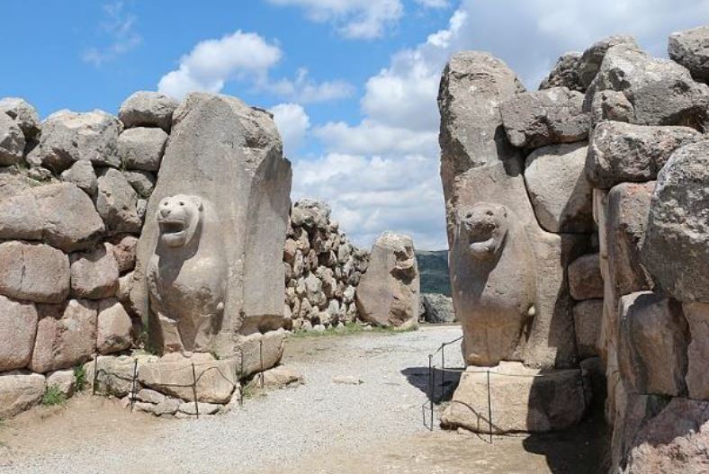 Porte des lions à Hattusa (crédit: Bernard Gagnon Licence Créative Commons