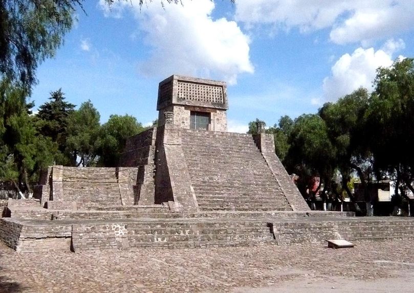 Pyramide aztèque