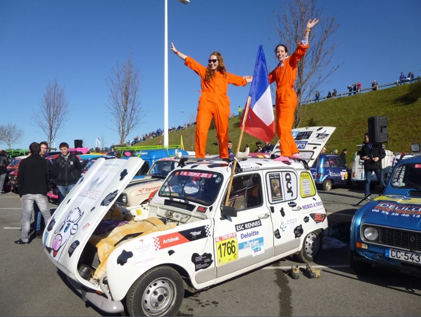 4L Trophy - Pose avant le départ !