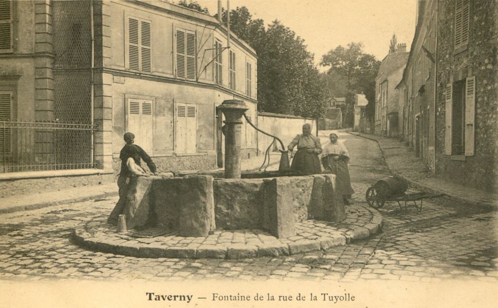 CP - Fontaine de la rue de la Tuyolle
