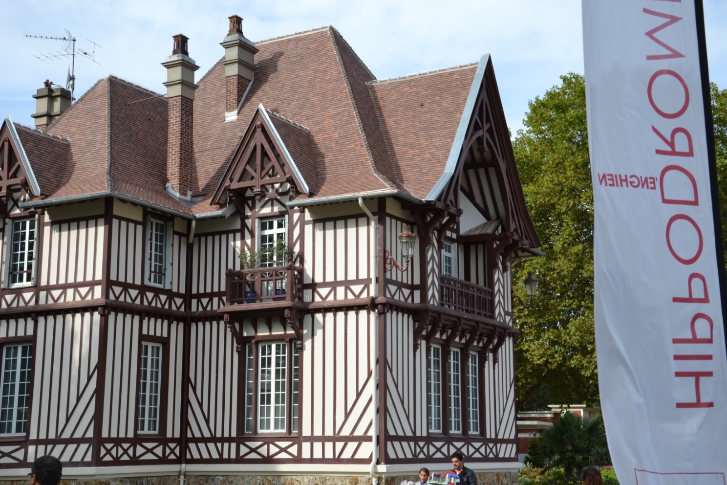 Pavillon à l'entrée de l'hippodrome d'Enghien