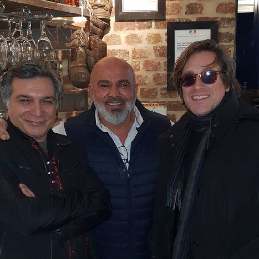 Medhi Delwart (au centre) avec Ninine Garcia (à gauche) et Thomas Dutronc (à droite)