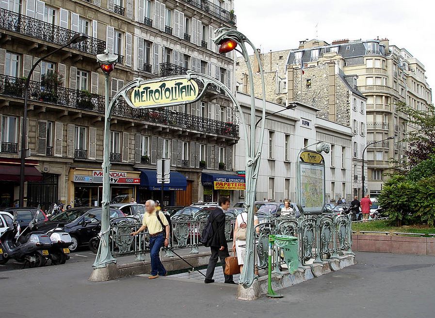 sortie du Métro parisien