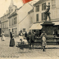 La place de la Forge, la fontaine et l'auberge de la Croix Blanche : pause à Saint-Leu pour les chevaux et les voyageurs !