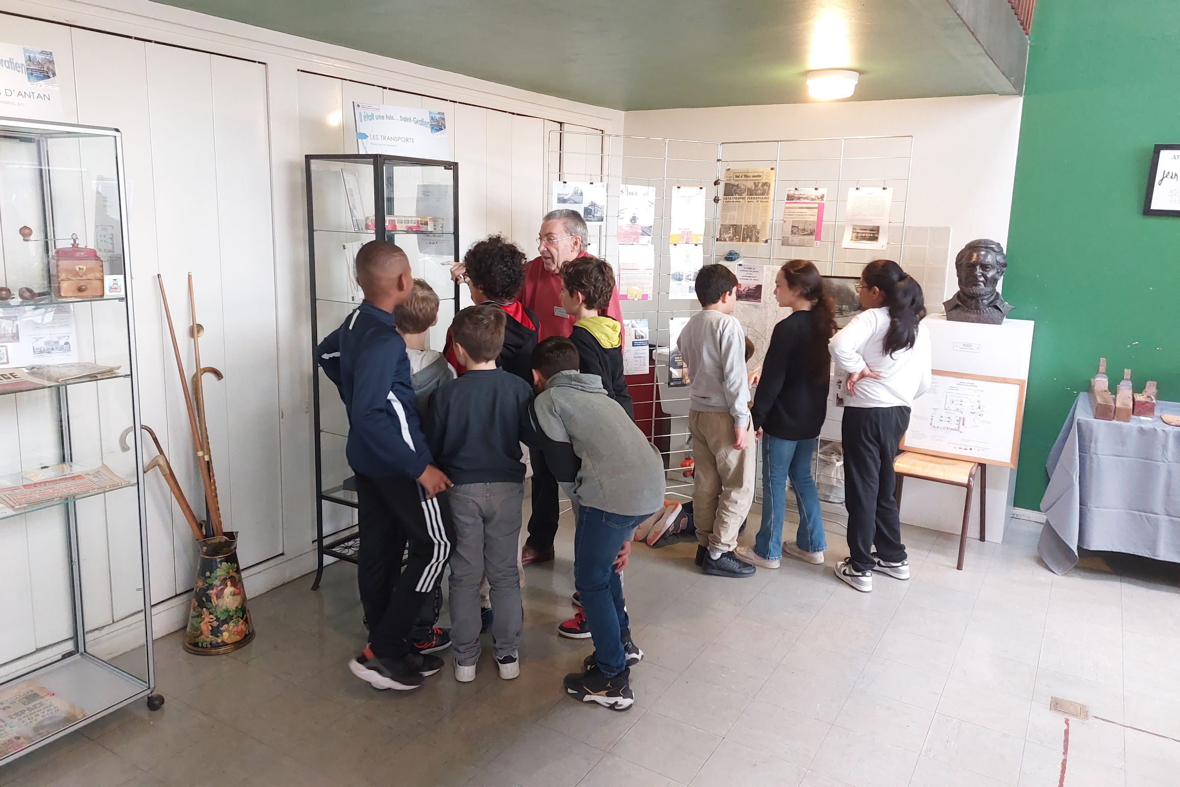 Visite des scolaires - Musée éphémère Saint-Gratien