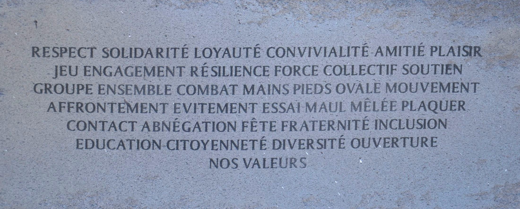 D&eacute;tail sculpture fun&eacute;raire Charles Brennus - cimeti&egrave;re de Franconville