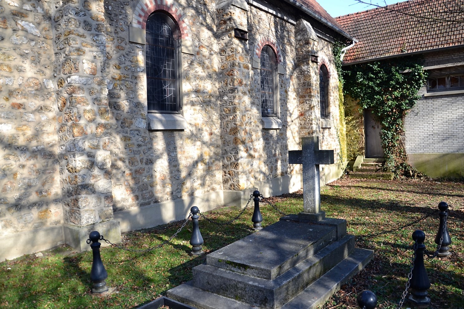 Séminaire de Montmagny - tombe des abbées Garnier et Gallerey