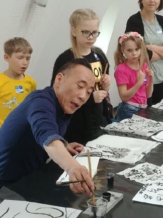 Rencontre avec Chen Jiang Hong, illustrateur, peintre et .auteur