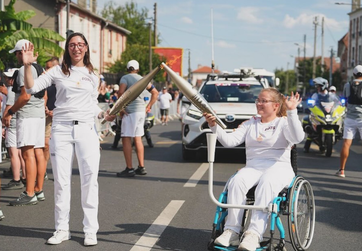 Lucie Crest a transmis la Flamme olympique en 2024