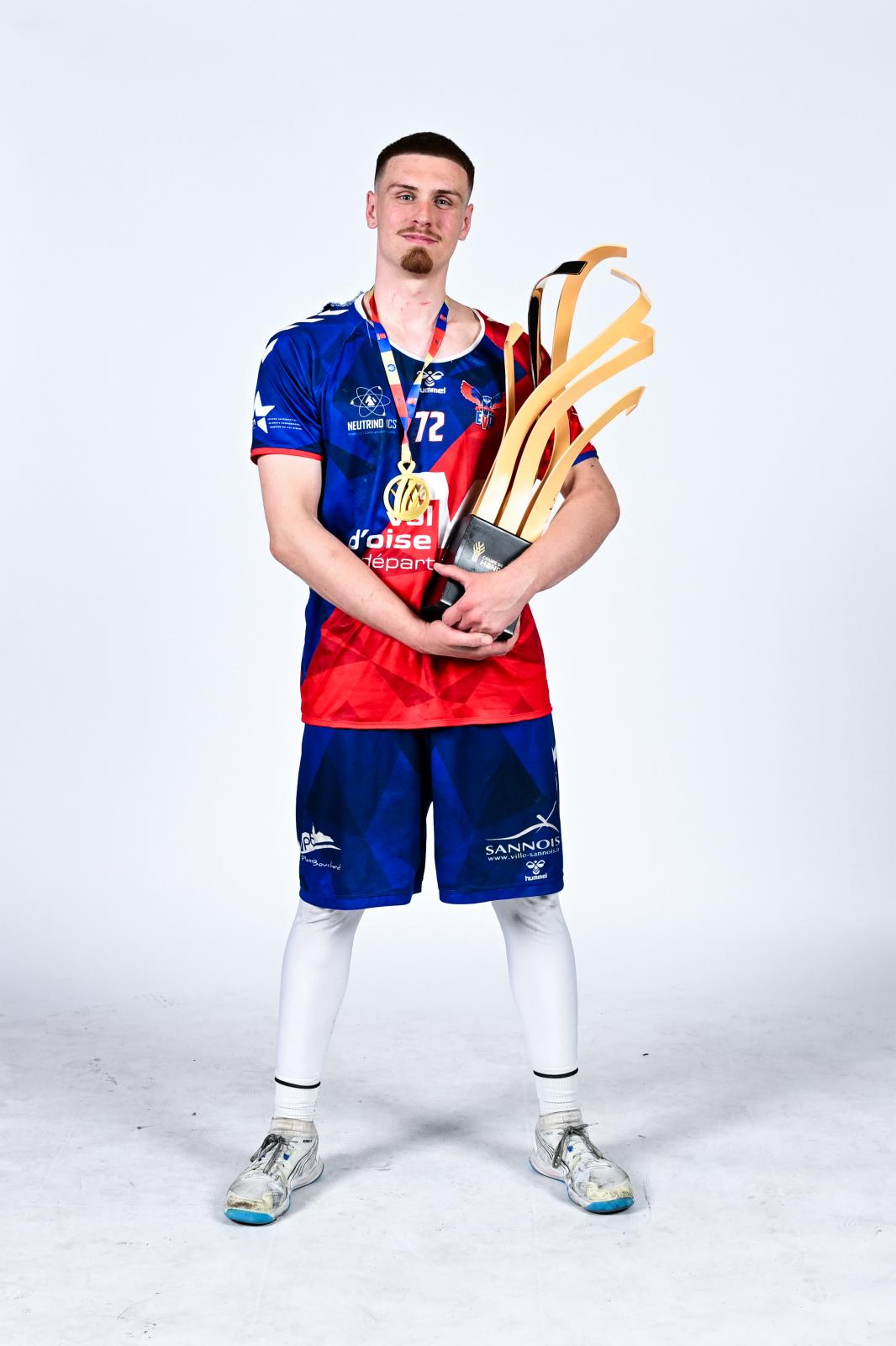 Maxime Mantey avec la Coupe de France fédérale