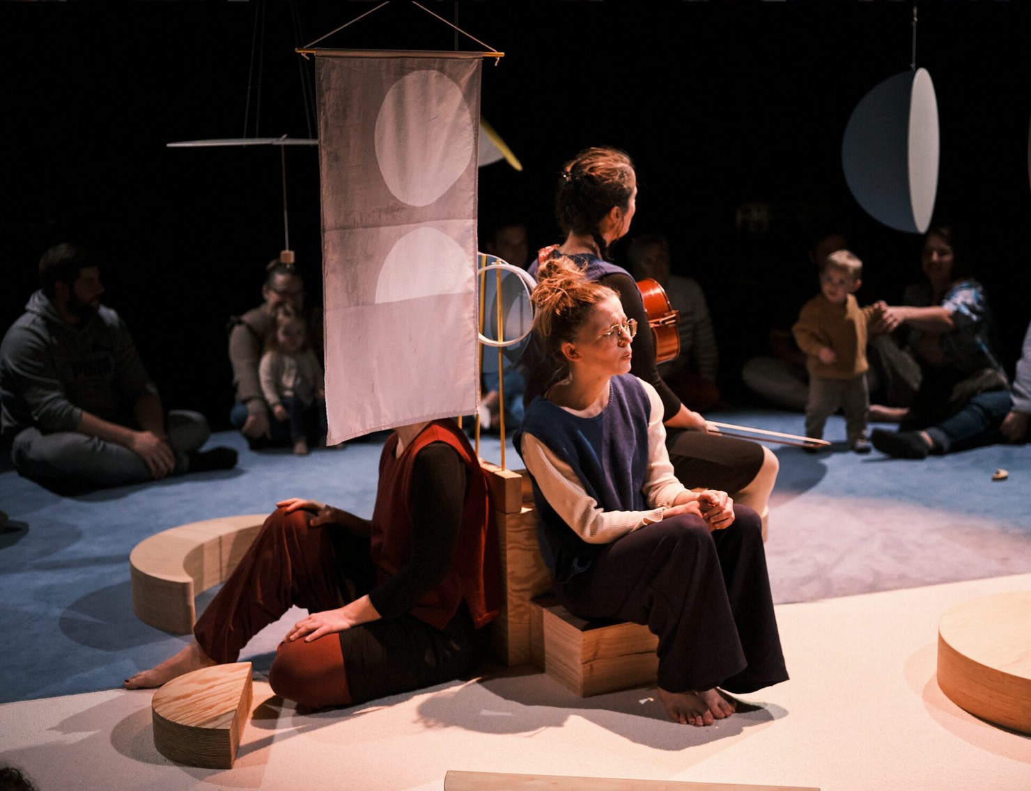 SPECTACLE Oiseau de lune - credit Josefien Tondeleir SPECTACLE Oiseau de lune - credit Josefien Tondeleir