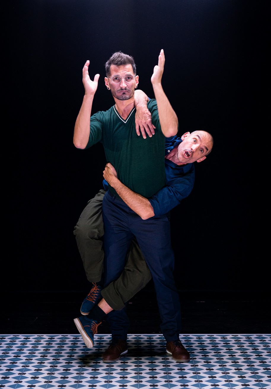 THEATRE On ne parle pas avec des moufles