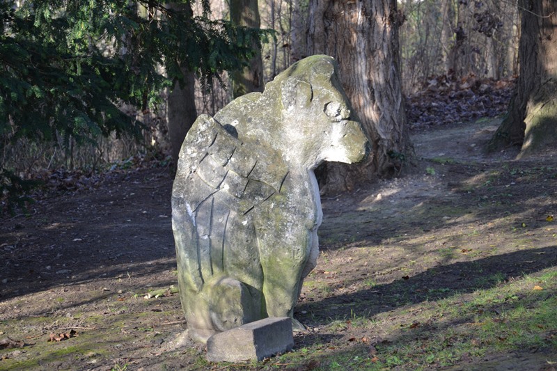 Statue animale - vestige de la propriété du Baron Double