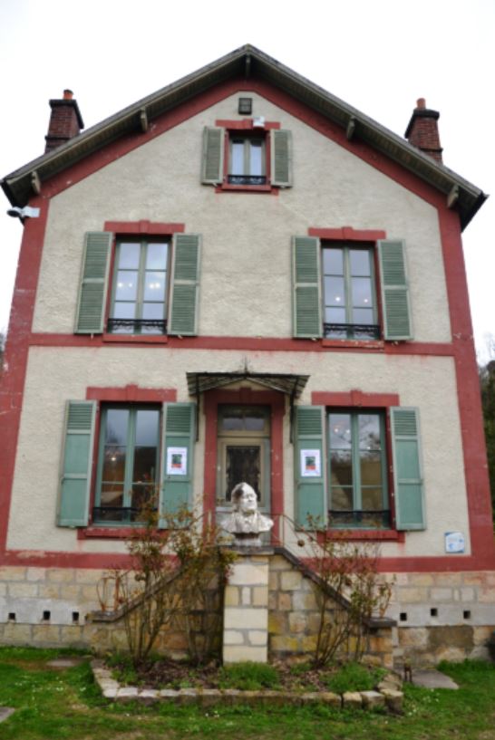 Villa Daumier et le buste de l'artiste