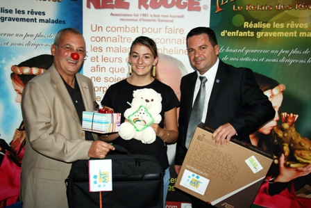 fANNY entourée de Monsieur Nez Rouge et Max
