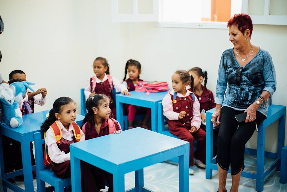 Suzon Pironet et les élèves de l'école créée par l'association 
