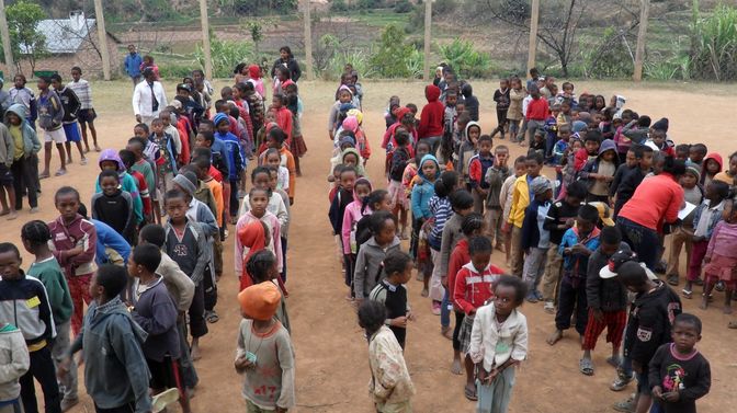 LES ENFANTS MALGACHES aidés par l'ONG