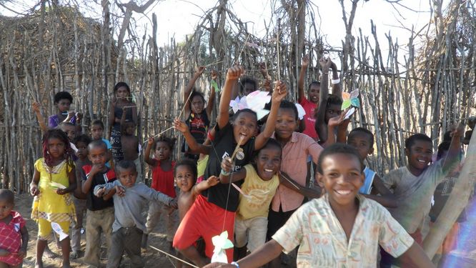 LES ENFANTS MALGACHES aidés par l'ONG