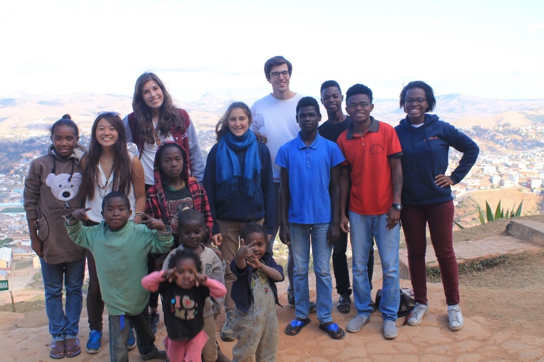 L'équipe de Mad'action auprès des jeunes