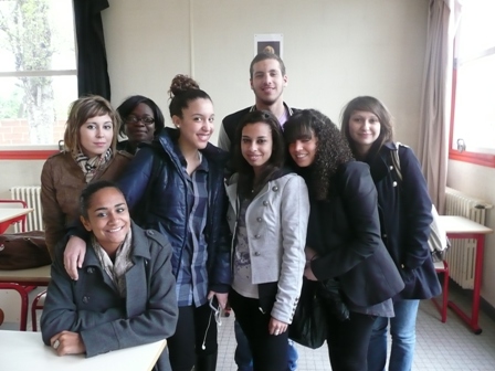 Les jeunes qui appellent aux dons pour le Sri Lanka