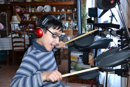Valentin à la batterie