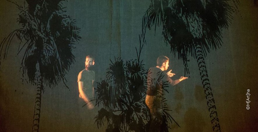 Spectacle mime et vidéo : Play War