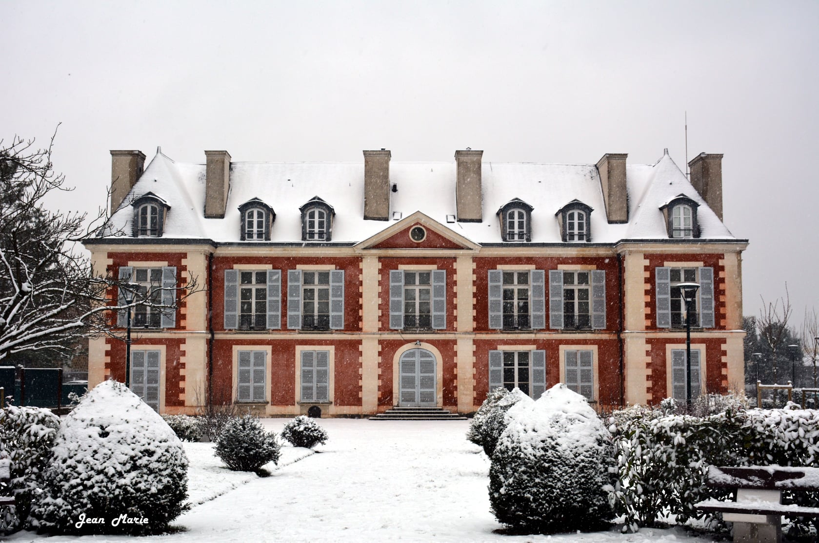 Château Catinat sous la neige (photo de Jean-Marie Perdrial)